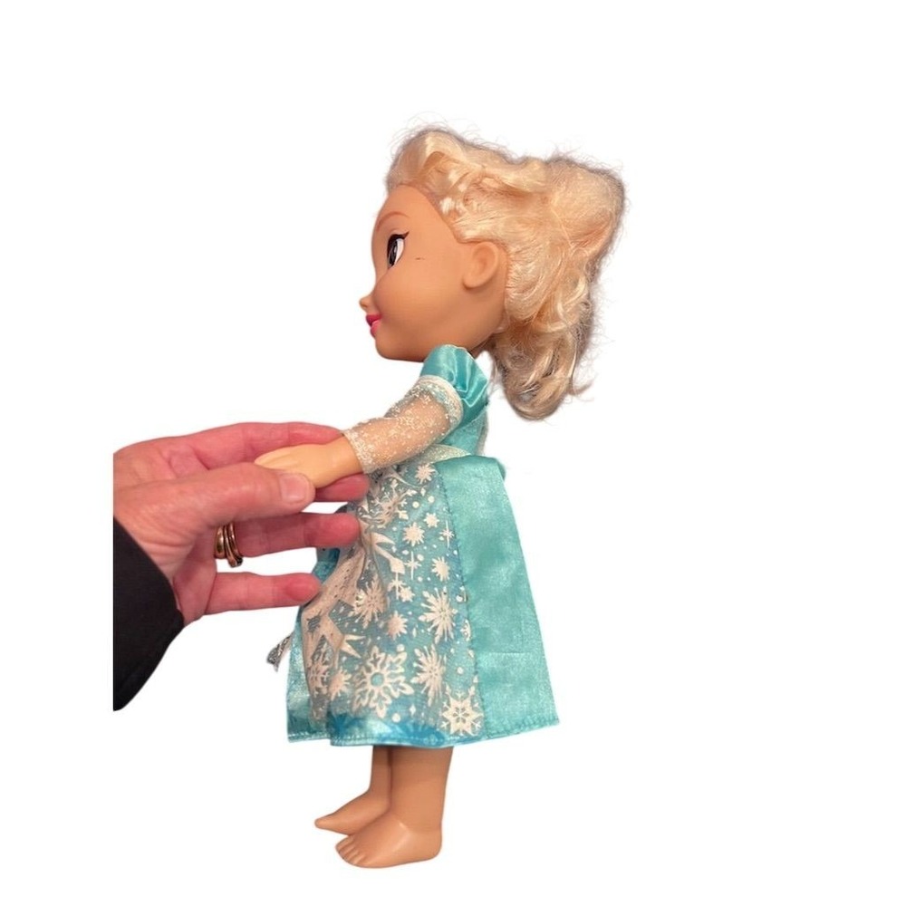 Disney Frozen Singing Elsa Doll 12" Lights Up & Speaks‎ English/Spanish - Picture 6 of 10